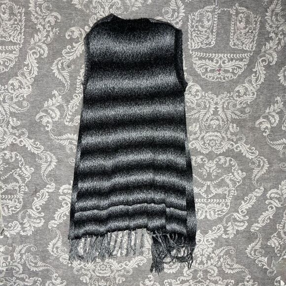 Altar'd State Women's Gray Sleeveless Cardigan Vest Size M Ombre Fringe - Picture 3 of 6